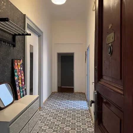 Apartment An House - Friendly Gem For 7